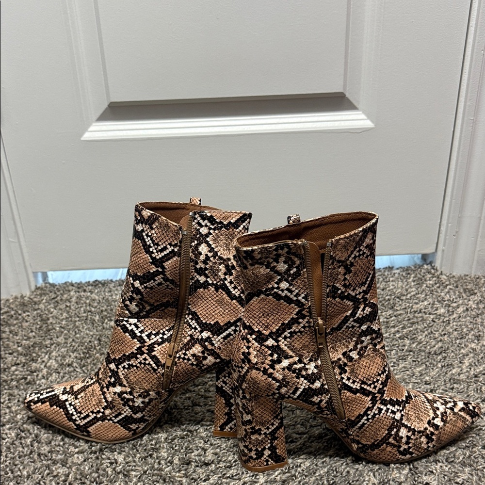 Snakeskin Patterned Ankle Boots - Picture 6 of 6